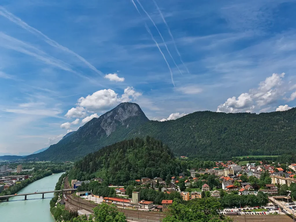 Blick über Kufstein Stadt auf den Inn in Tirol